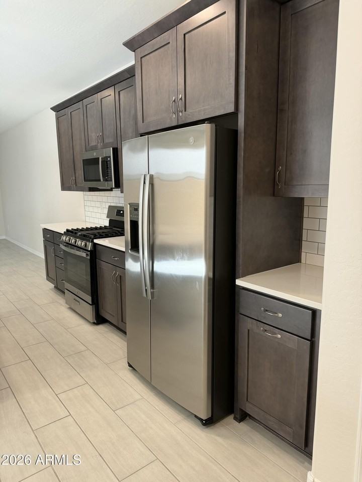 2820 N Evergreen St - Photo 4 of 15