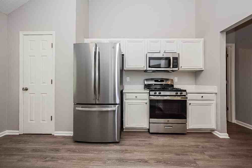 3057 Dogwood Ave - Photo 6 of 17