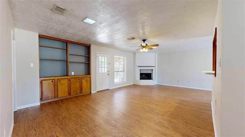 2812 Adrienne Dr - Photo 2 of 26