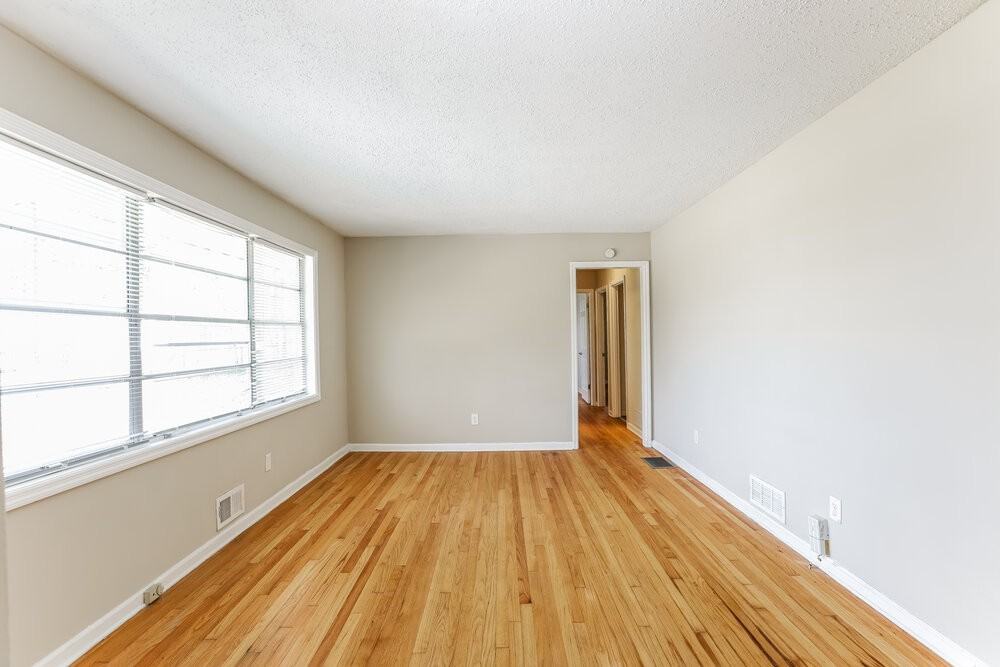 6570 Elsie St - Photo 4 of 15