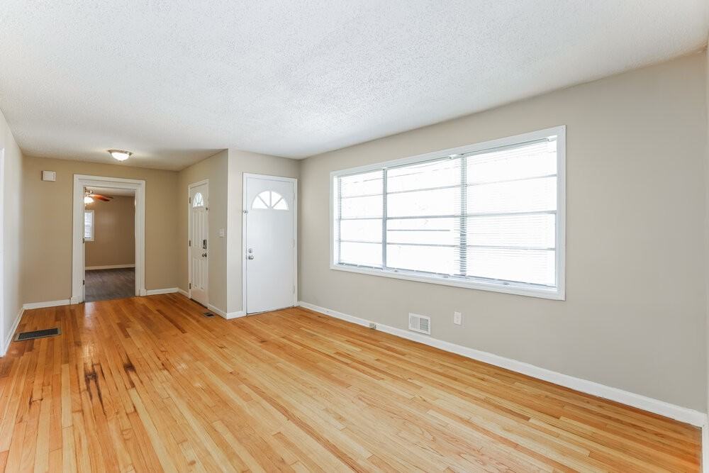 6570 Elsie St - Photo 5 of 15