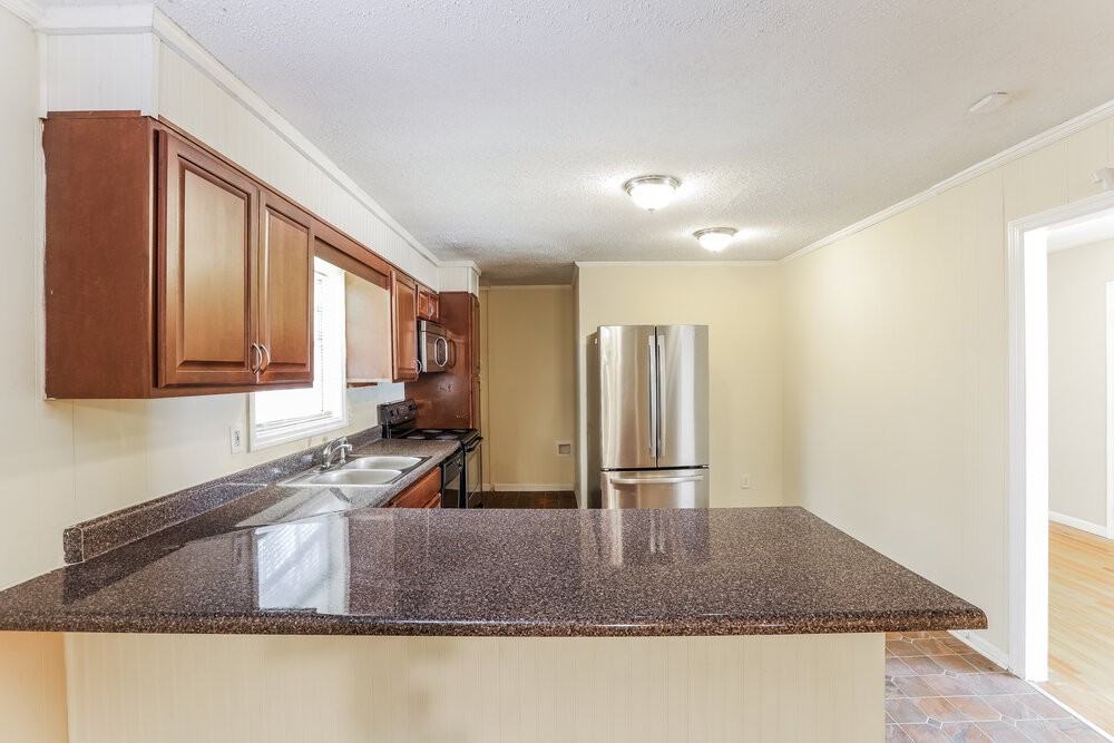 6570 Elsie St - Photo 6 of 15