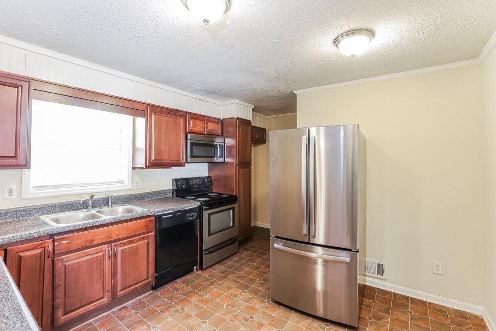 6570 Elsie St - Photo 7 of 15