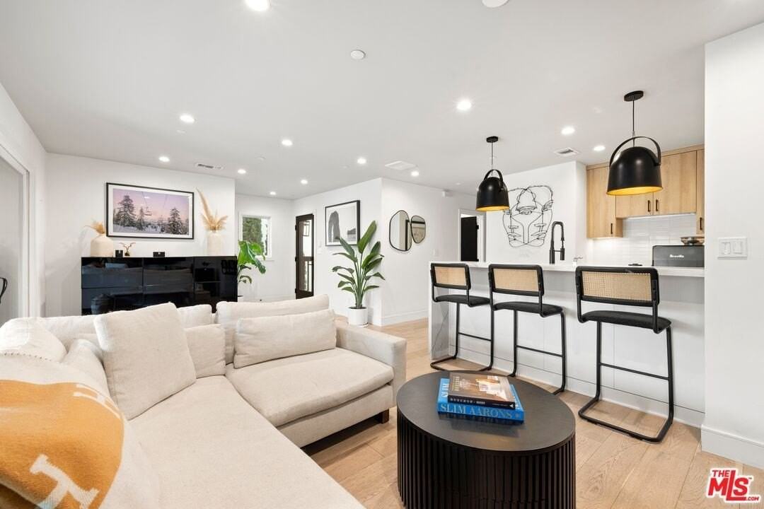 637 Santa Clara Ave - Photo 3 of 20