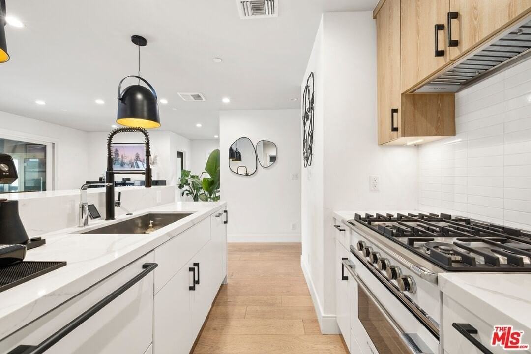 637 Santa Clara Ave - Photo 6 of 20