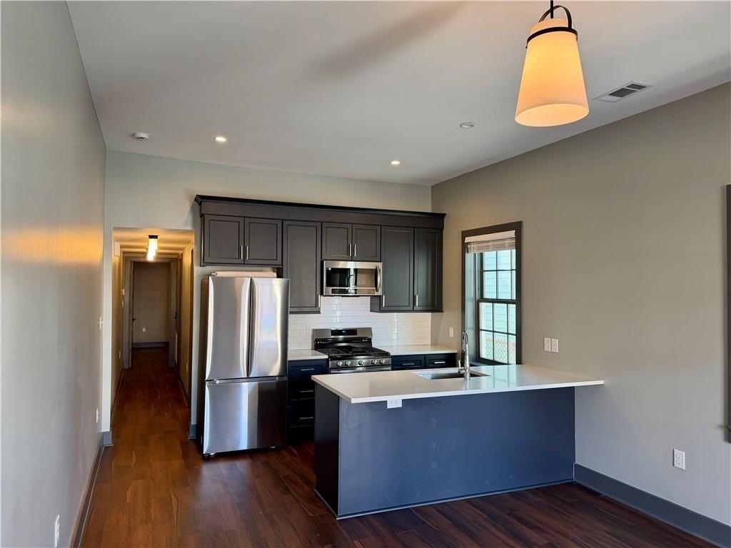 826 6th St - Photo 4 of 14