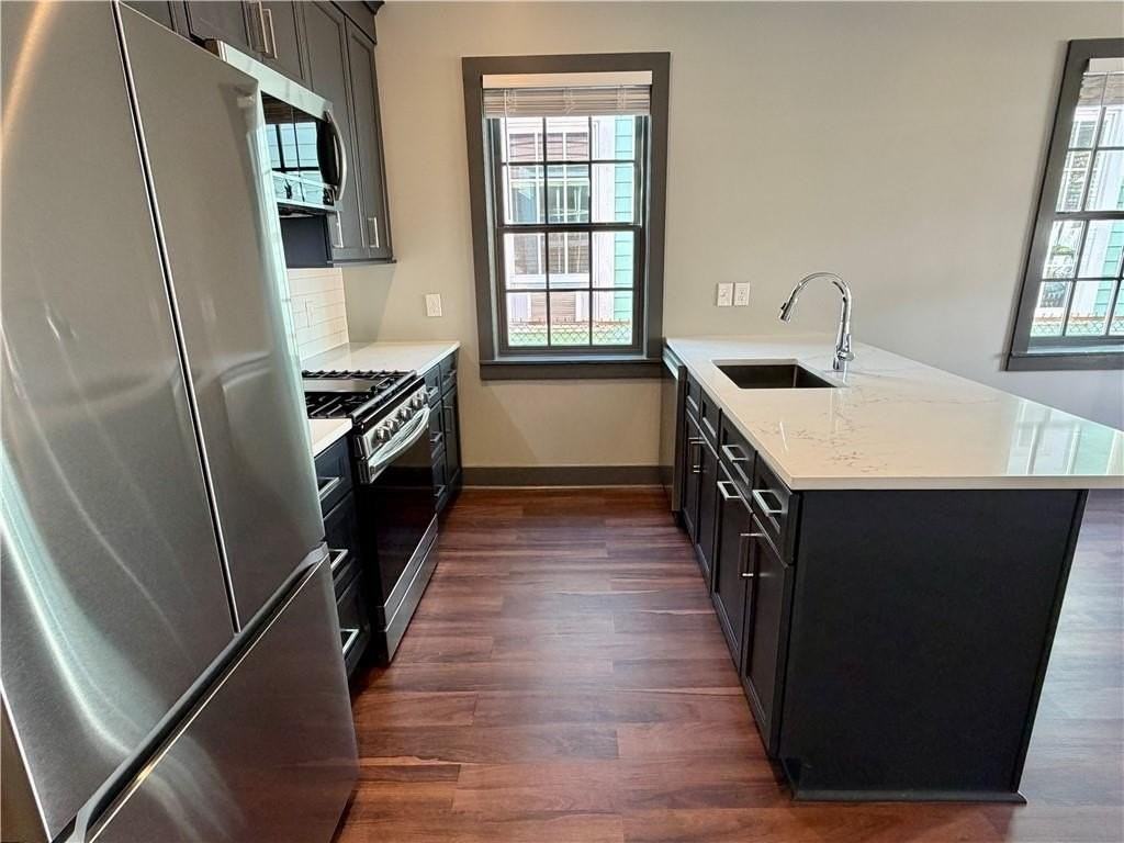 826 6th St - Photo 5 of 14