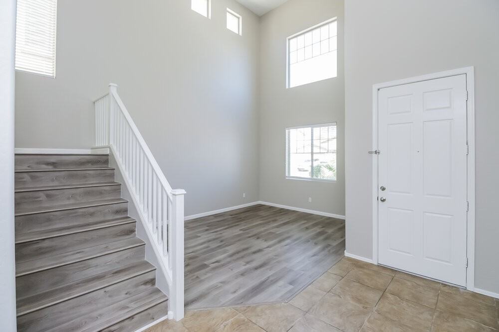 545 E Navajo Trl - Photo 4 of 17