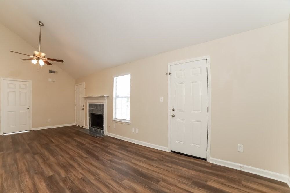 1467 Waterton Trl - Photo 4 of 16