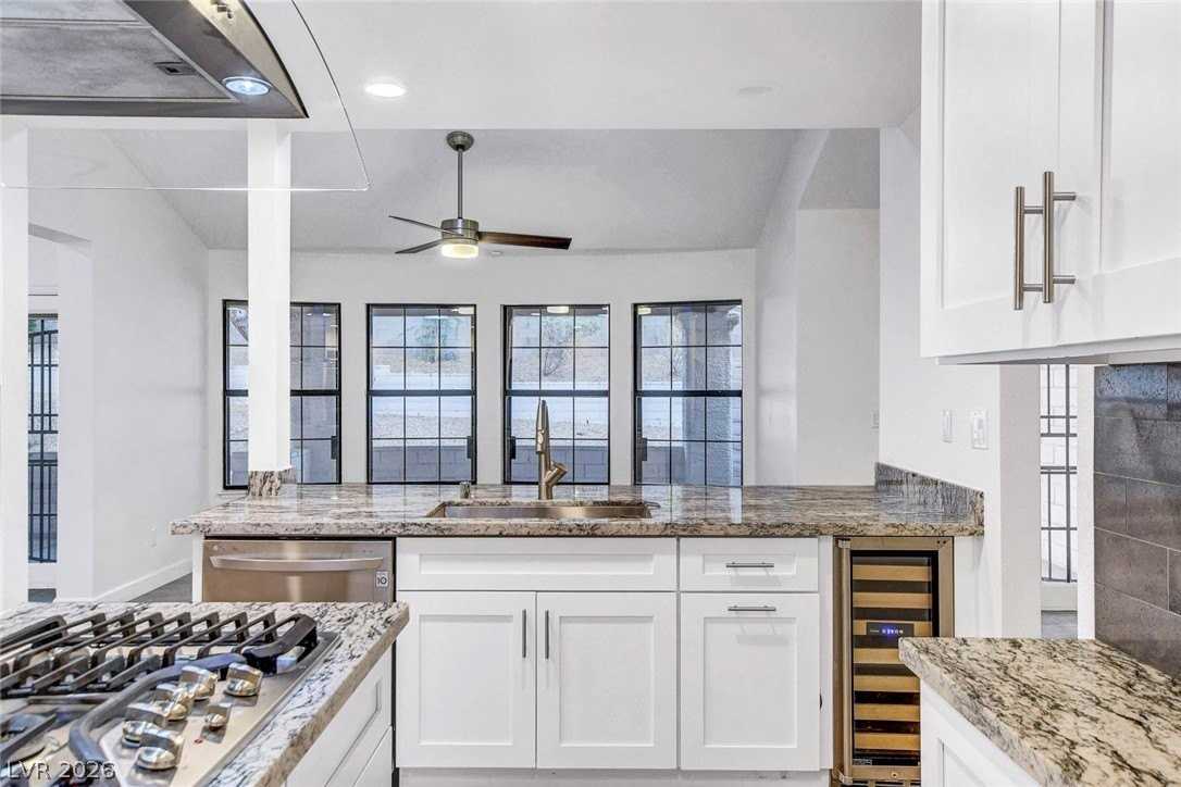 211 Garfield Dr - Photo 2 of 50