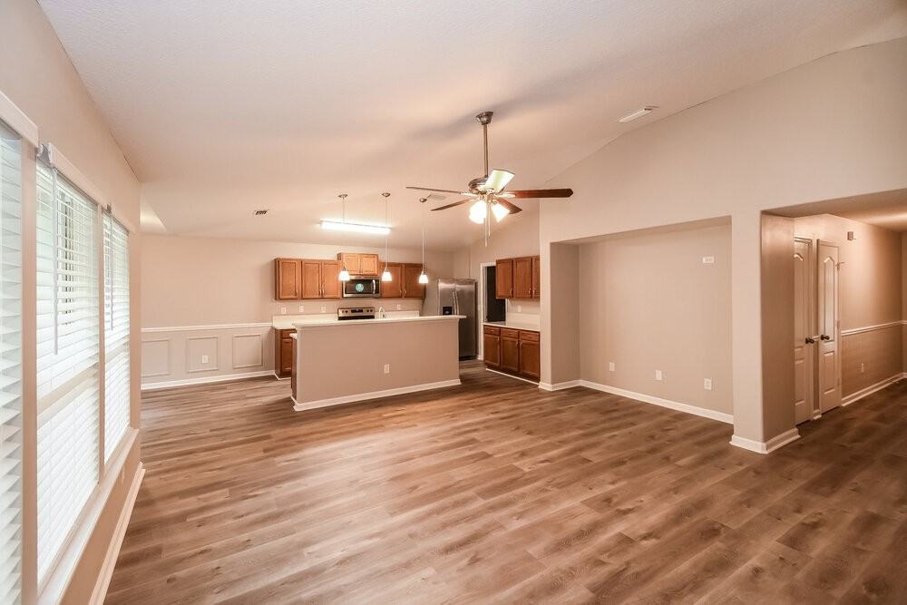 392 Bostwick Cir - Photo 3 of 16