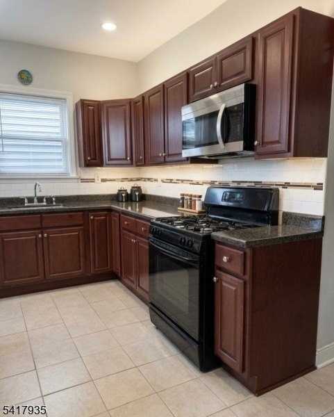 33 Ryerson Ave - Photo 6 of 10