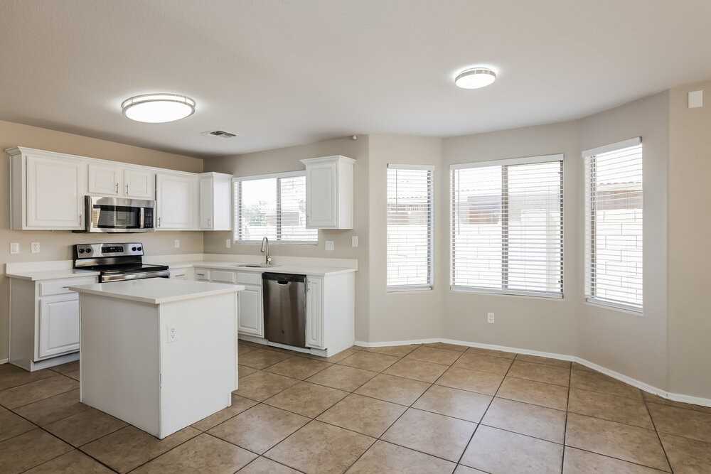 15178 W Taylor St - Photo 7 of 17