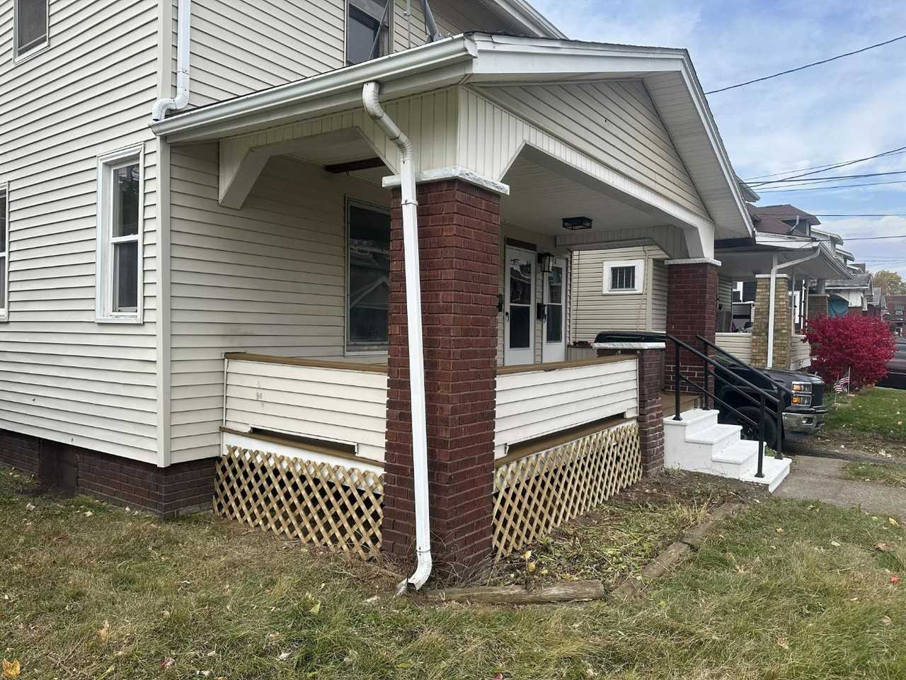 323 Bedford Ave NW Canton OH 44708 - Photo 2 of 24