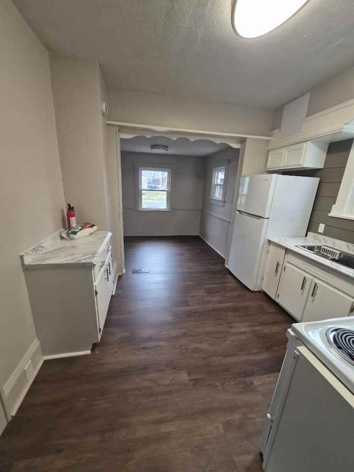 323 Bedford Ave NW Canton OH 44708 - Photo 5 of 24