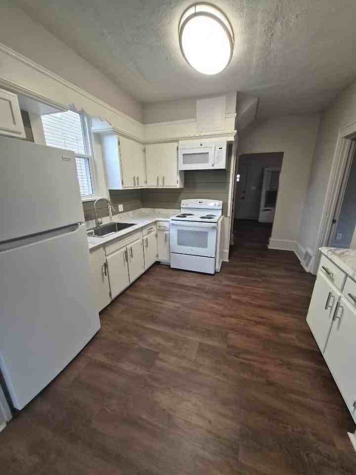 323 Bedford Ave NW Canton OH 44708 - Photo 6 of 24