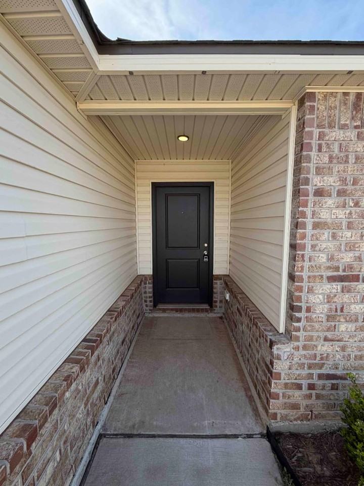 9709 Laredo Ln - Photo 4 of 20