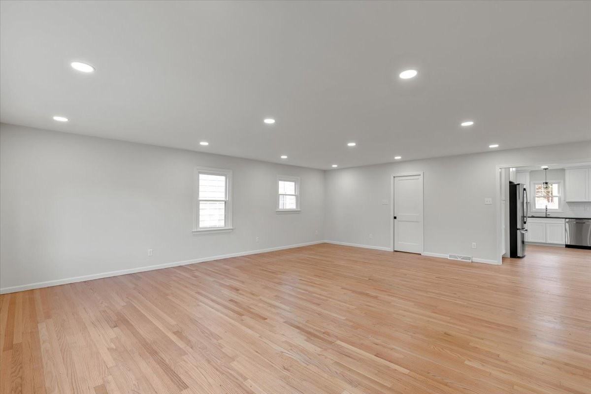 2910 Fendall Ave - Photo 7 of 20