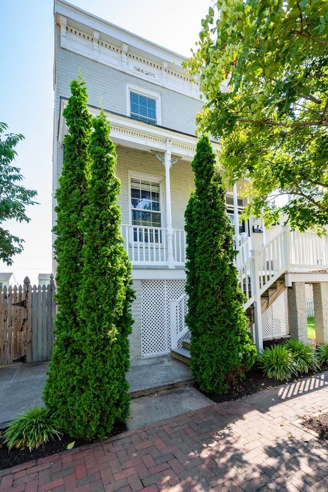 706 Catherine St - Photo 4 of 10