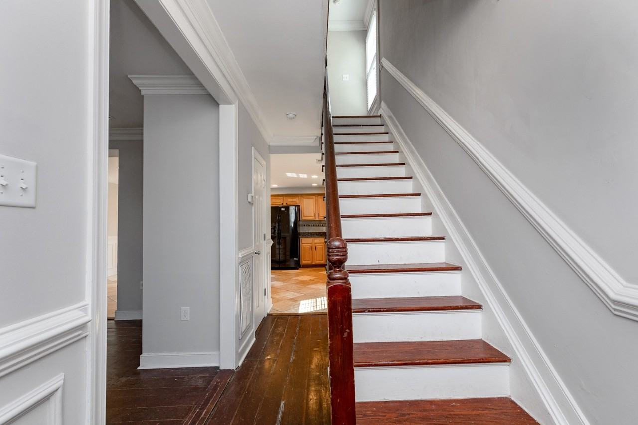 706 Catherine St - Photo 7 of 10