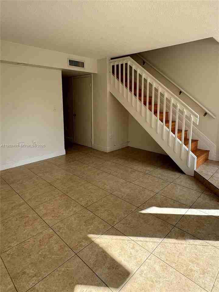 10220 Sw 77th Ct - Photo 2 of 12