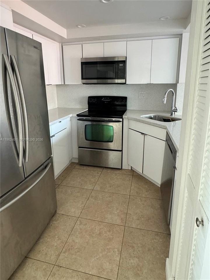 10220 Sw 77th Ct - Photo 3 of 12