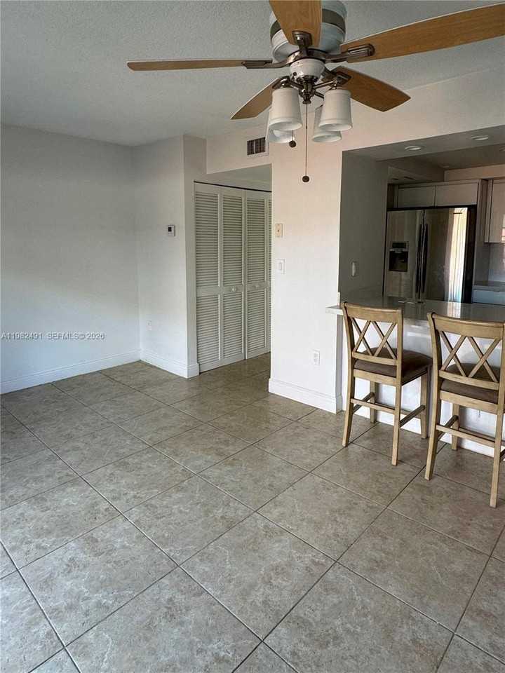 10220 Sw 77th Ct - Photo 5 of 12