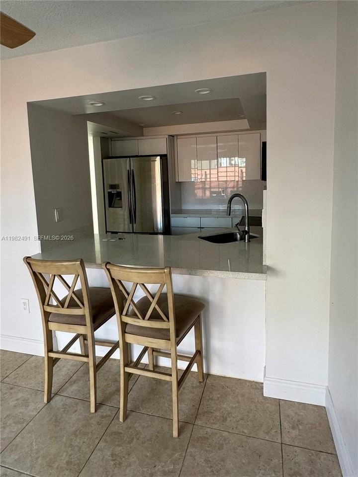 10220 Sw 77th Ct - Photo 6 of 12