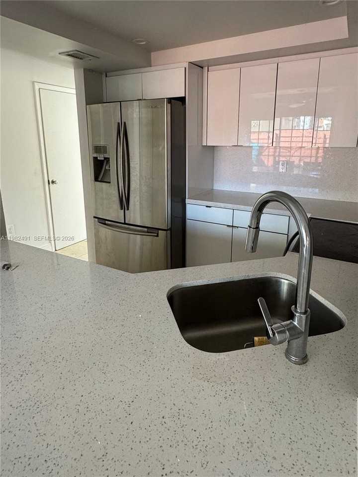 10220 Sw 77th Ct - Photo 7 of 12