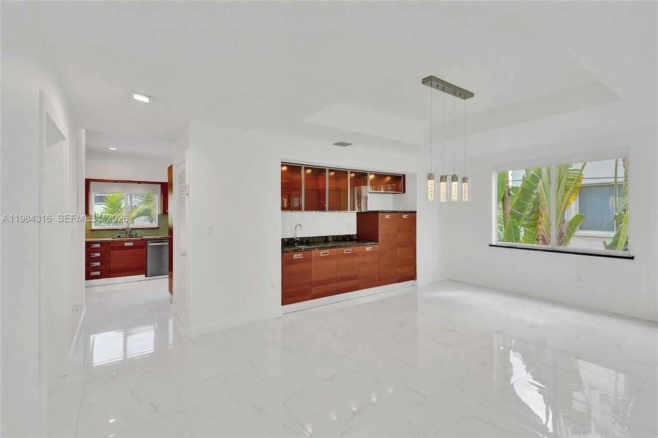 10065 Bay Harbor Ter - Photo 3 of 38