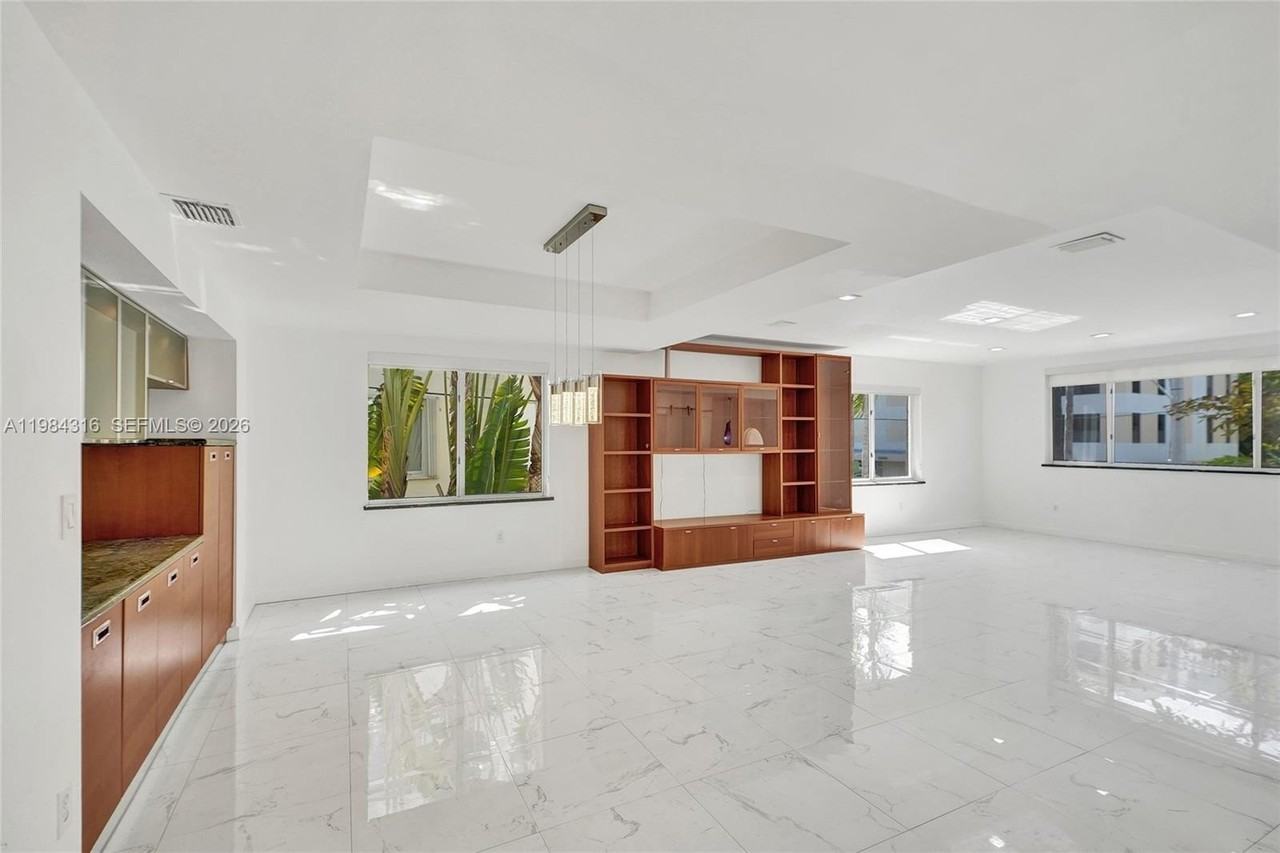 10065 Bay Harbor Ter - Photo 6 of 38