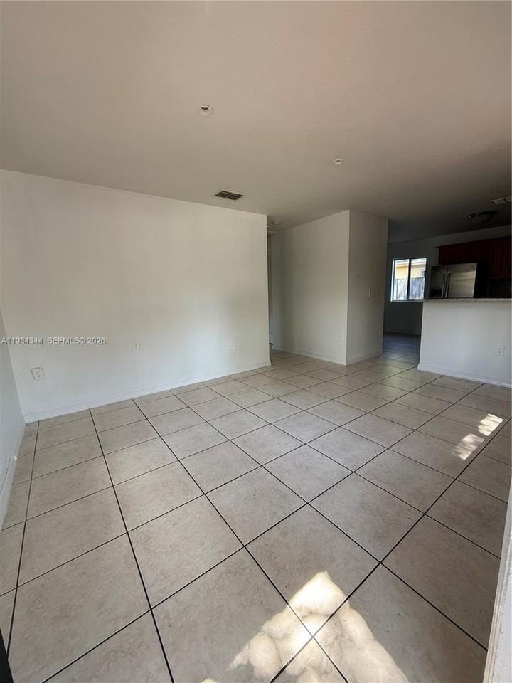 3815 Nw 13th Ave #2 - Photo 3 of 12