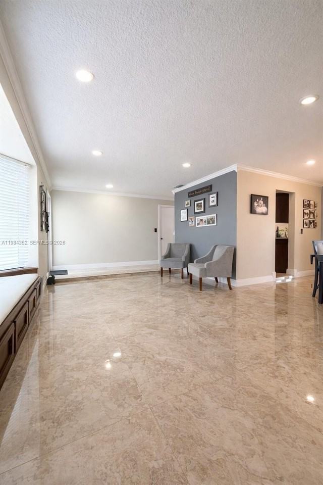 6527 Nw 2nd St - Photo 4 of 33