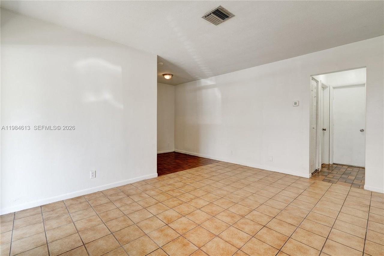 856 Sw 10th St #2 - Photo 6 of 16