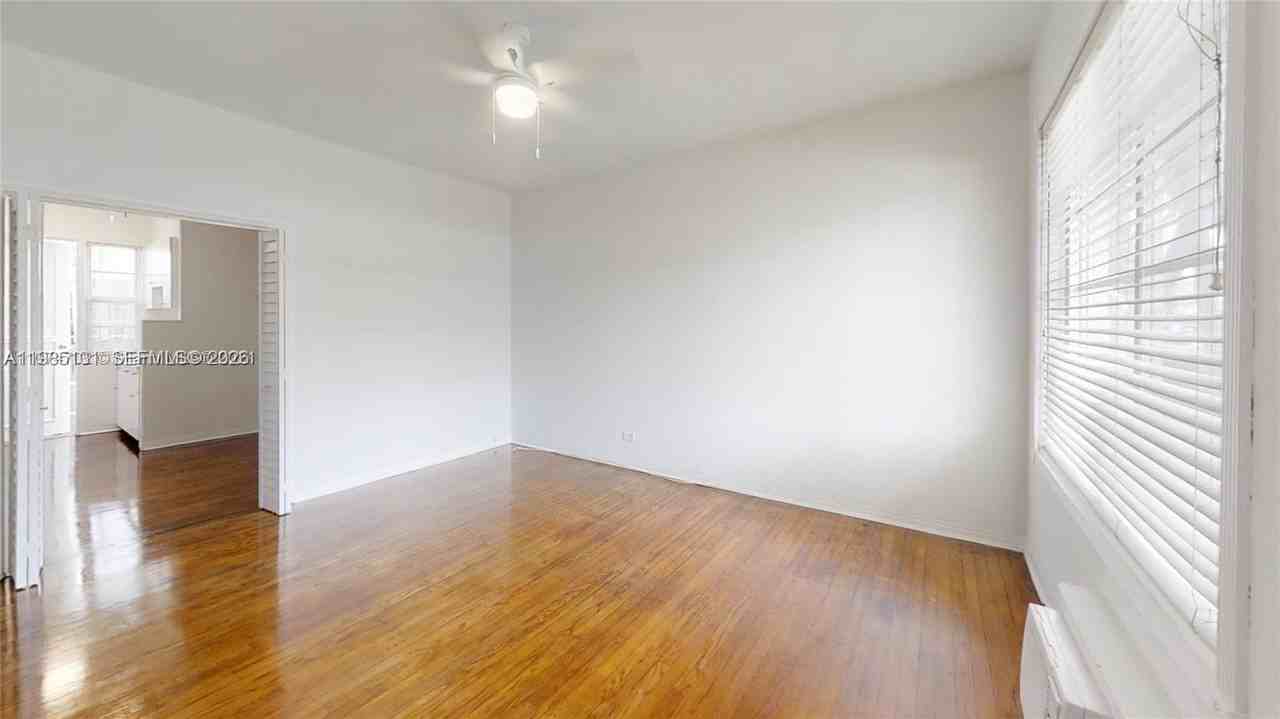 639 12th St #3 - Photo 2 of 10