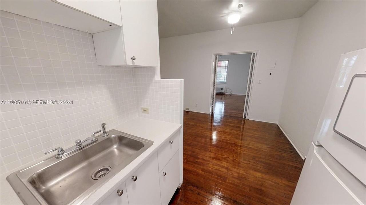 639 12th St #3 - Photo 3 of 10