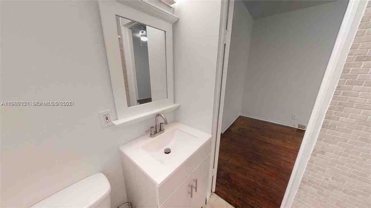 639 12th St #3 - Photo 4 of 10