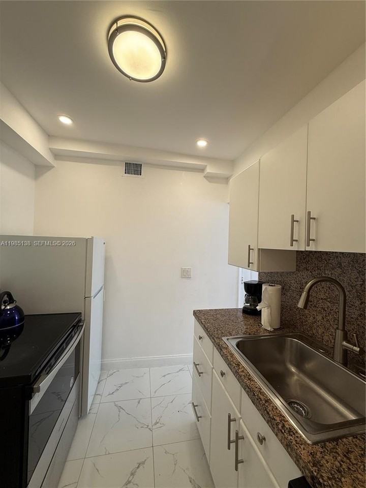 1542 Jefferson Ave #5 - Photo 3 of 18