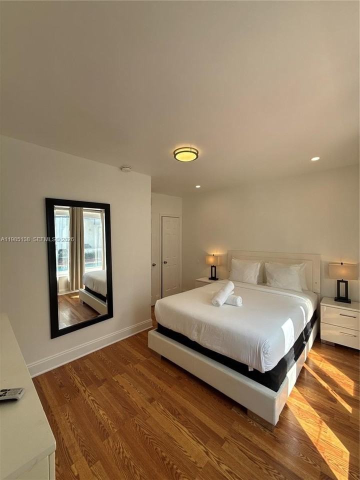 1542 Jefferson Ave #5 - Photo 6 of 18