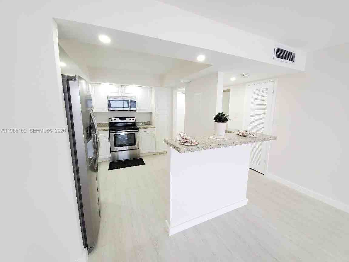 18011 Biscayne Blvd #503 - Photo 6 of 50