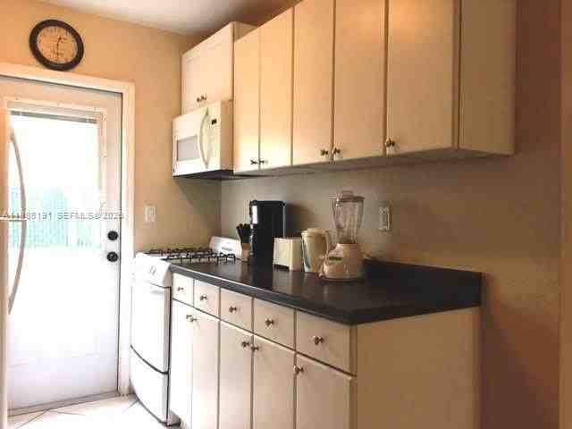 7315 Byron Ave #6 - Photo 4 of 7