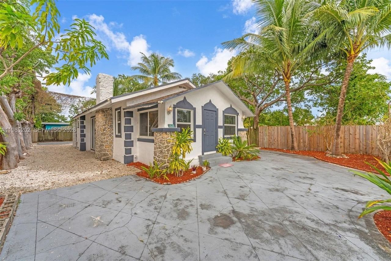 1621 Nw 55th St - Photo 3 of 30