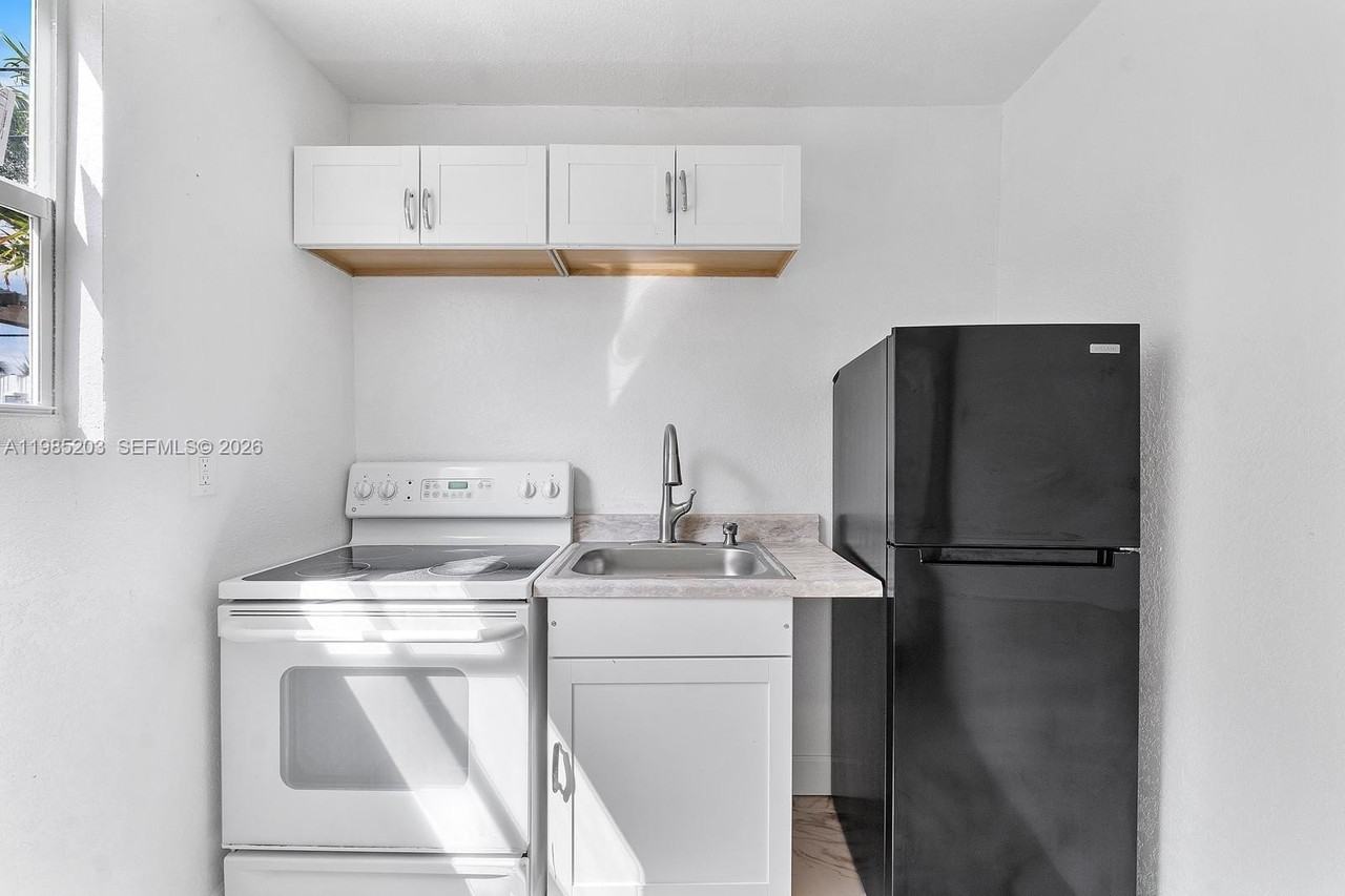 1521 Nw 62nd Ter #0 - Photo 4 of 9