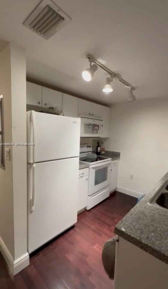 2740 Sw 28th Ter #503 - Photo 4 of 19