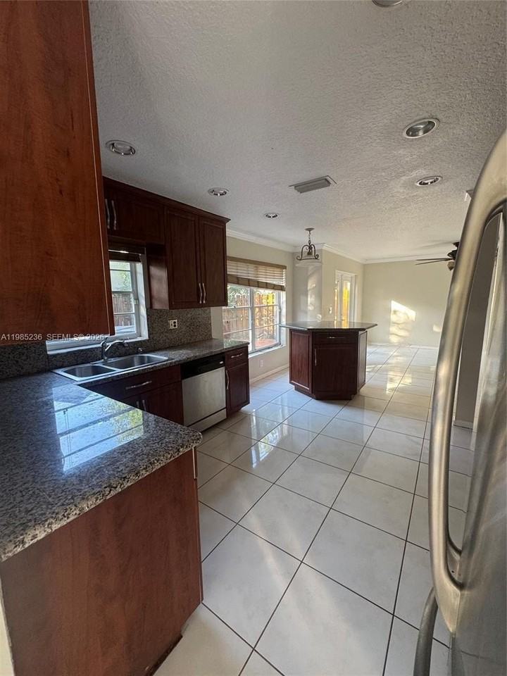 3187 Nw 122nd Ave - Photo 4 of 11