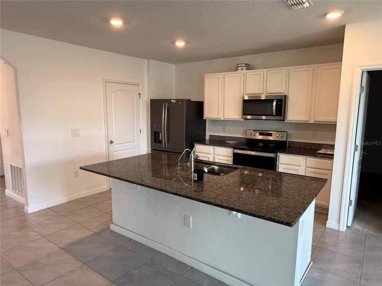 1731 Setter Ave - Photo 7 of 12