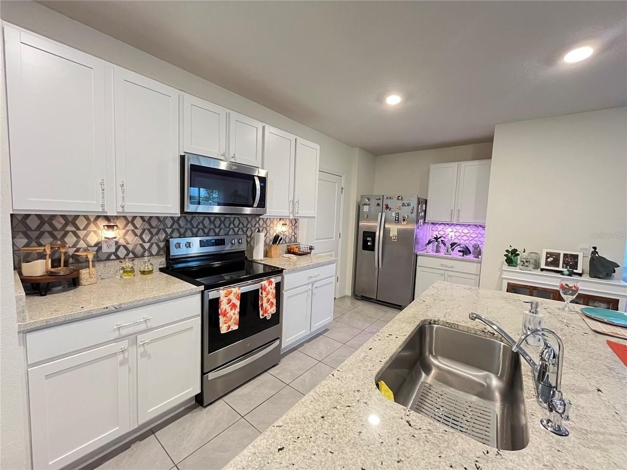 17032 Oval Rum Dr - Photo 5 of 50