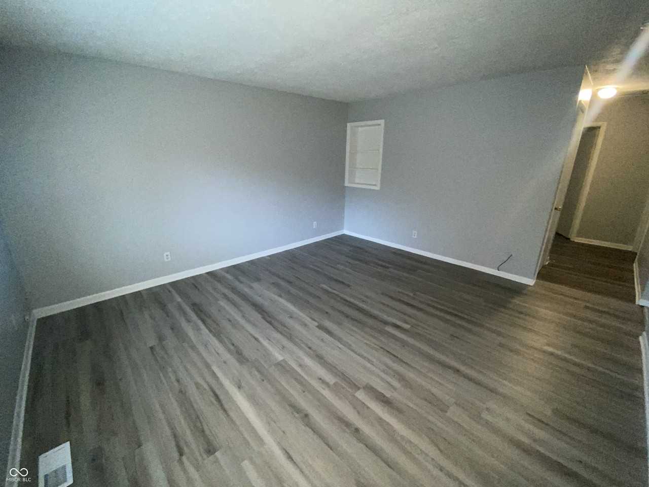 1260 N Ridgeview Dr - Photo 4 of 13