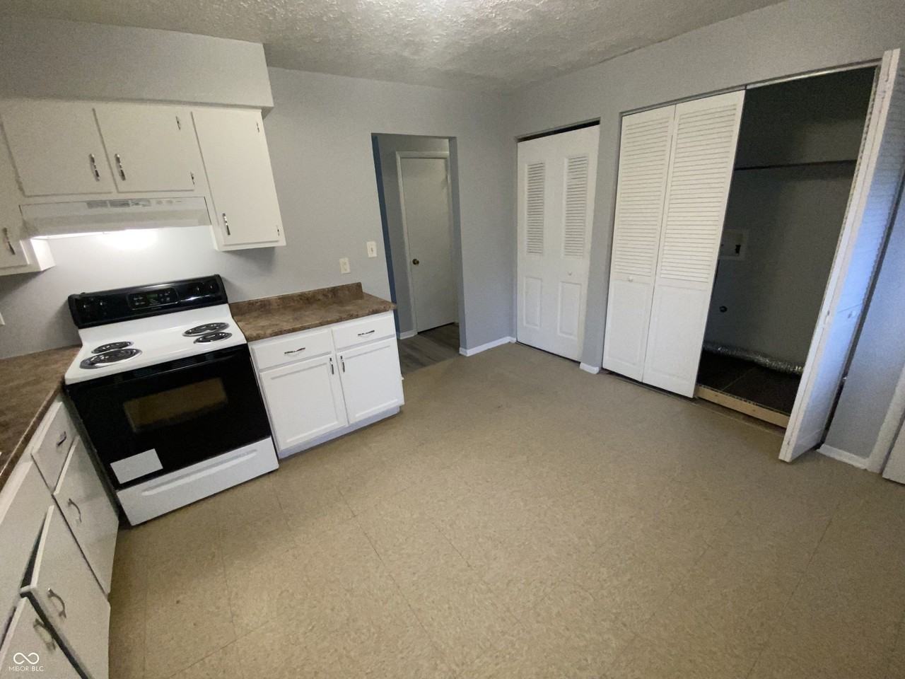 1260 N Ridgeview Dr - Photo 5 of 13