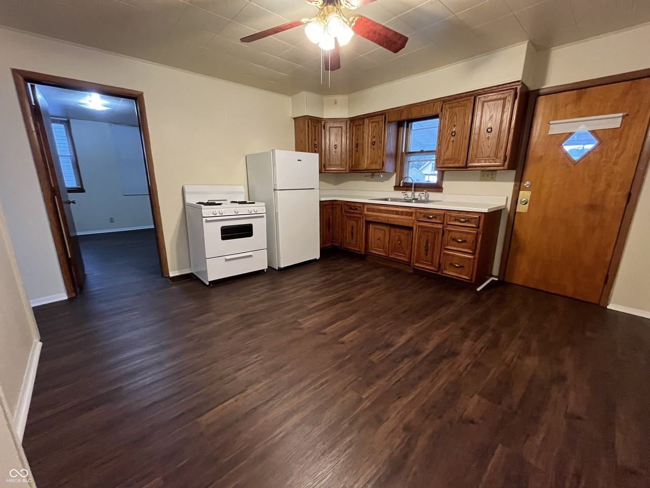 1948 Shelby St - Photo 6 of 13